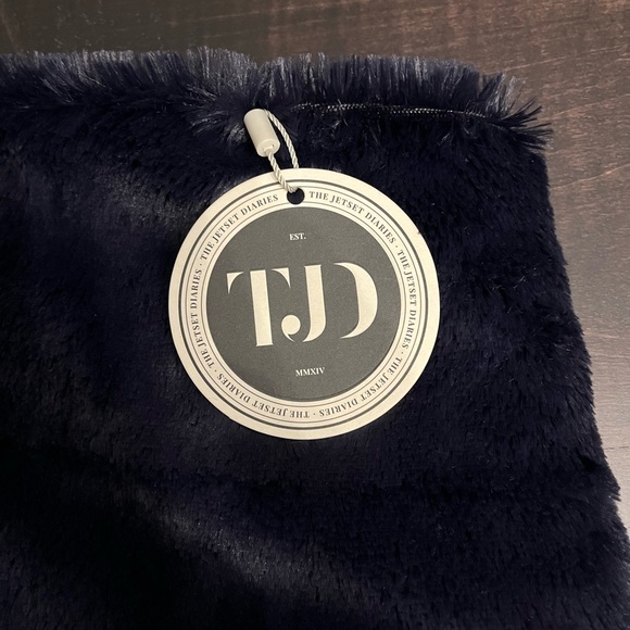 Faux Fur Navy Infinity Scarf - Picture 4 of 7